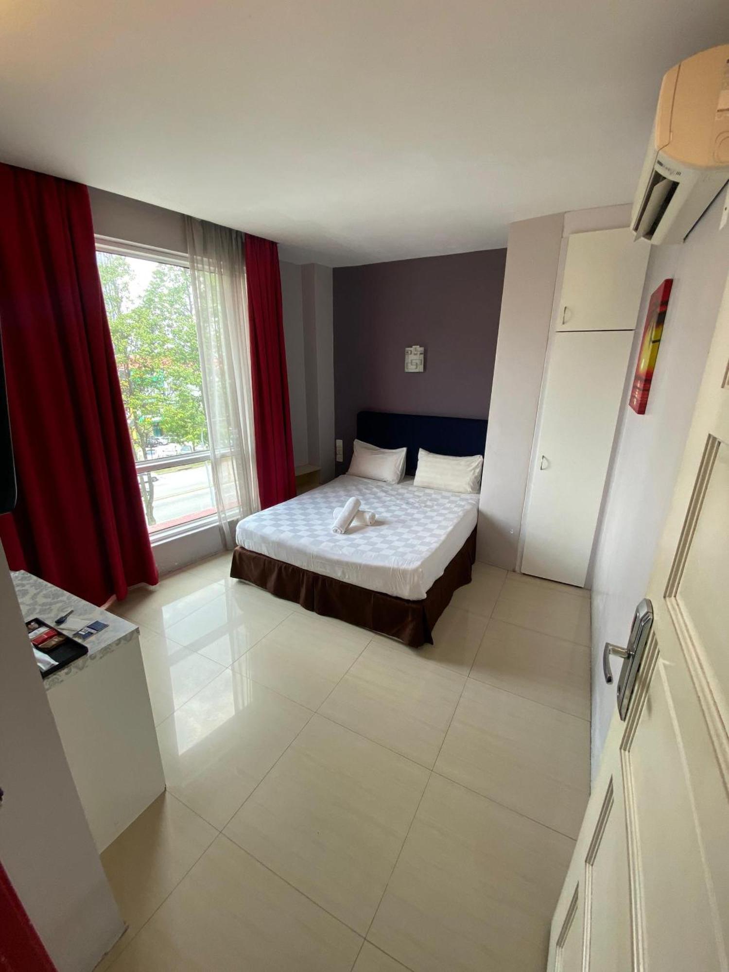 Pillows Plus Kota Damansara Kültér fotó